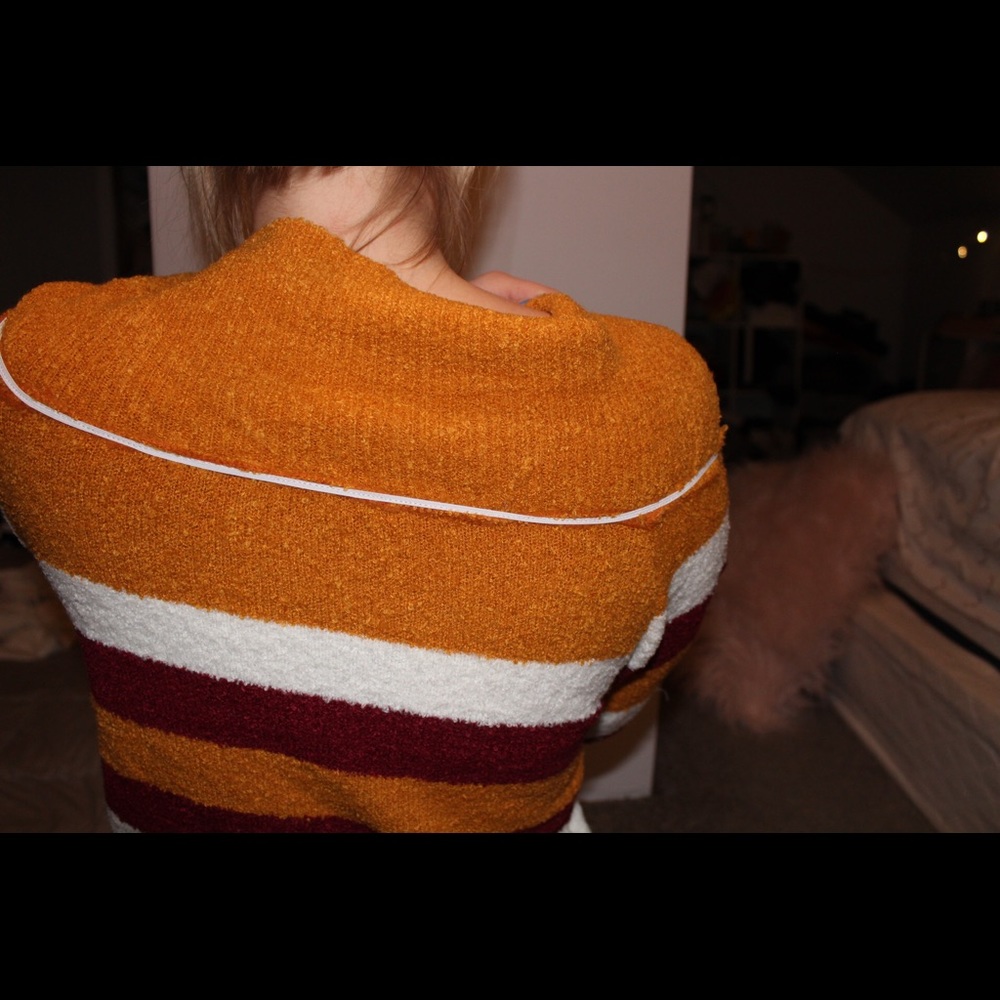 sweater - Picture 4 of 4